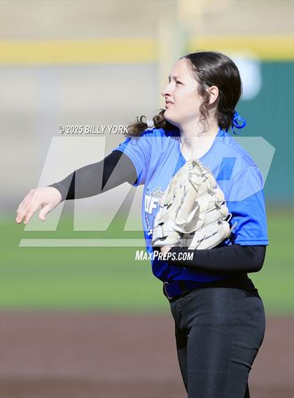 Thumbnail 2 in Grand Saline vs Wills Point photogallery.