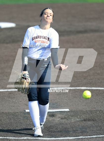 Thumbnail 3 in Grand Saline vs Wills Point photogallery.