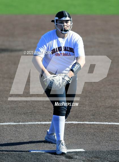 Thumbnail 1 in Grand Saline vs Wills Point photogallery.