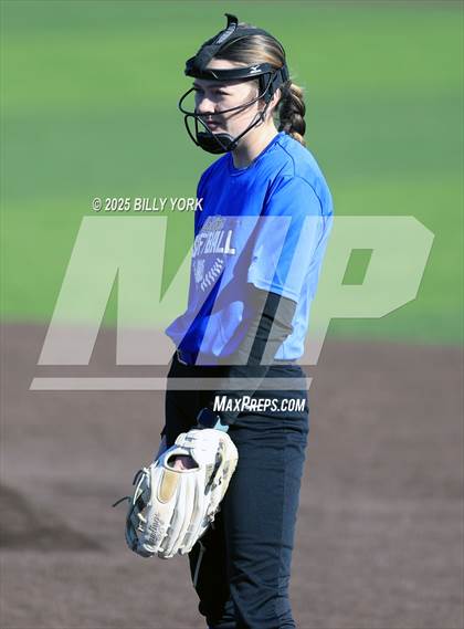 Thumbnail 2 in Grand Saline vs Wills Point photogallery.