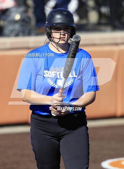 Thumbnail 1 in Grand Saline vs Wills Point photogallery.