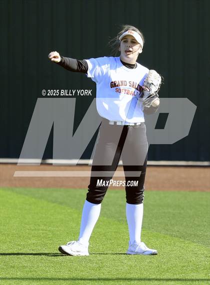 Thumbnail 2 in Grand Saline vs Wills Point photogallery.