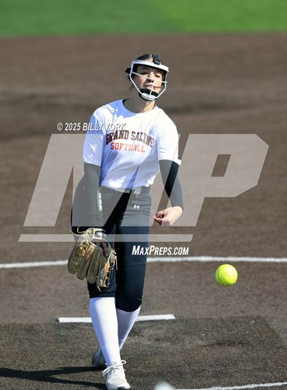 Thumbnail 3 in Grand Saline vs Wills Point photogallery.