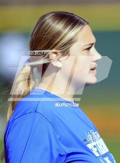 Thumbnail 2 in Grand Saline vs Wills Point photogallery.