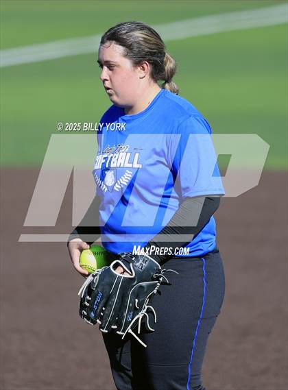 Thumbnail 3 in Grand Saline vs Wills Point photogallery.