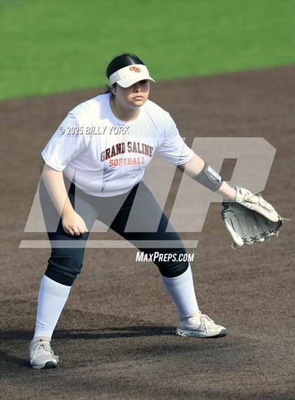 Thumbnail 3 in Grand Saline vs Wills Point photogallery.