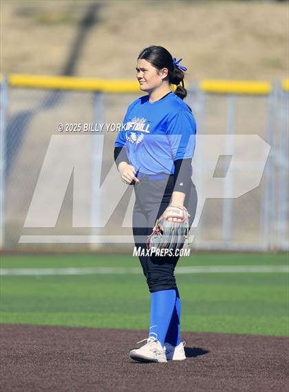 Thumbnail 2 in Grand Saline vs Wills Point photogallery.