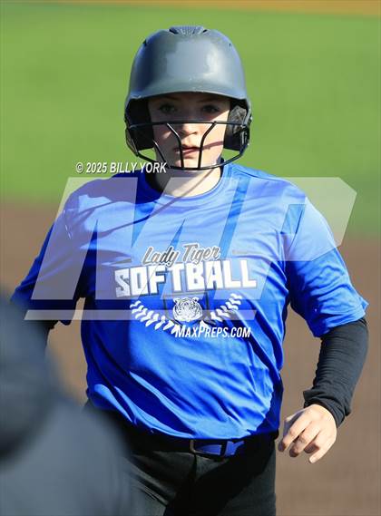 Thumbnail 2 in Grand Saline vs Wills Point photogallery.
