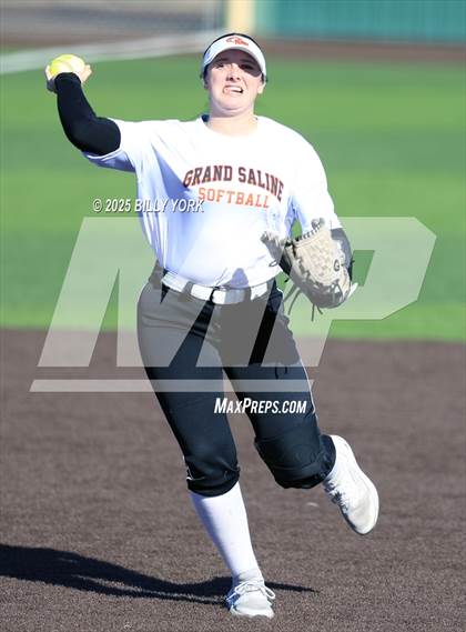 Thumbnail 3 in Grand Saline vs Wills Point photogallery.