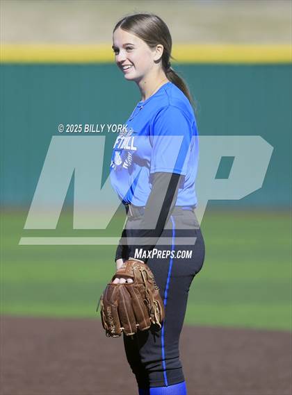 Thumbnail 3 in Grand Saline vs Wills Point photogallery.