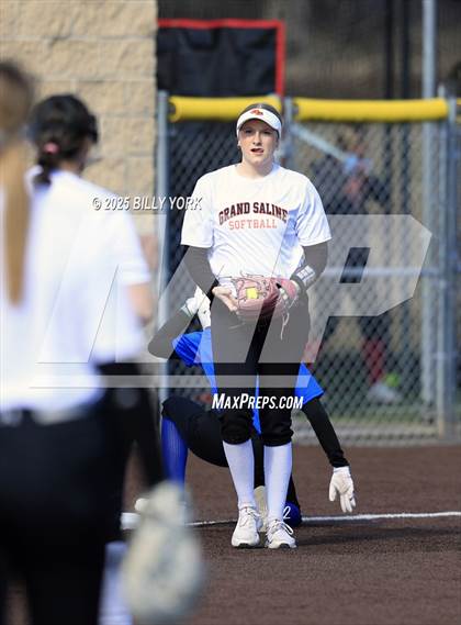 Thumbnail 3 in Grand Saline vs Wills Point photogallery.