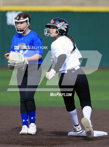 Thumbnail 2 in Grand Saline vs Wills Point photogallery.