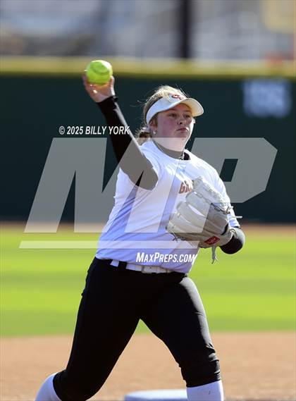 Thumbnail 3 in Grand Saline vs Wills Point photogallery.