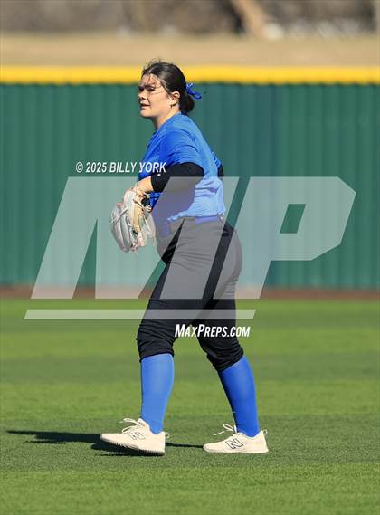 Thumbnail 2 in Grand Saline vs Wills Point photogallery.