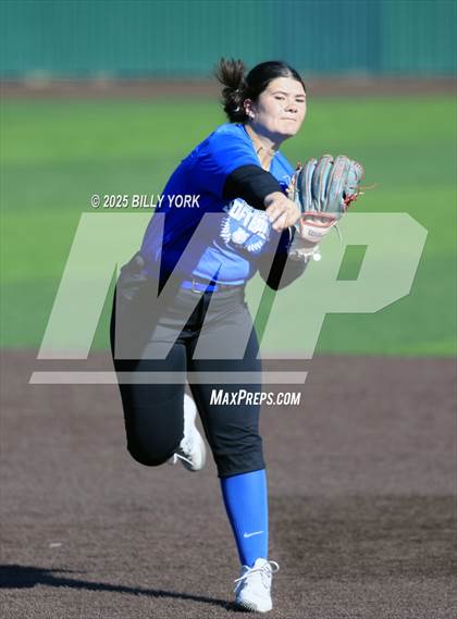 Thumbnail 2 in Grand Saline vs Wills Point photogallery.