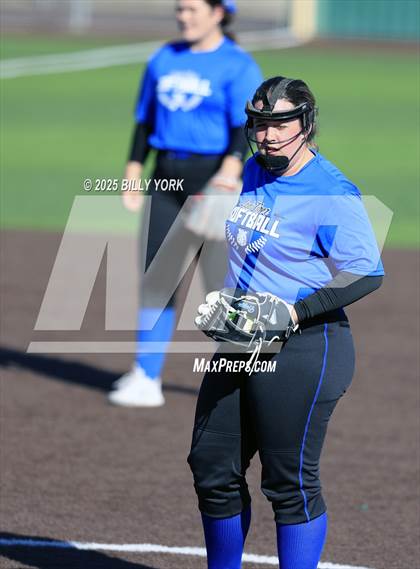 Thumbnail 1 in Grand Saline vs Wills Point photogallery.