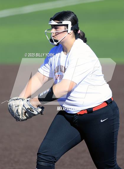 Thumbnail 2 in Grand Saline vs Wills Point photogallery.