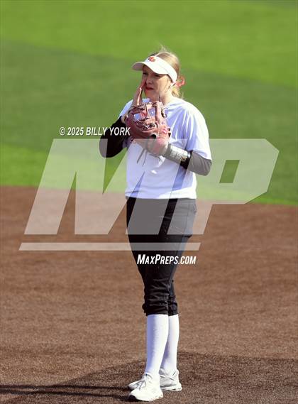 Thumbnail 1 in Grand Saline vs Wills Point photogallery.