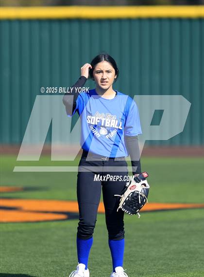 Thumbnail 3 in Grand Saline vs Wills Point photogallery.