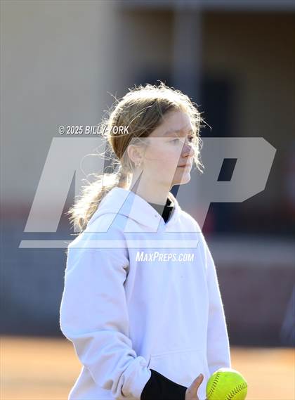 Thumbnail 2 in Grand Saline vs Wills Point photogallery.