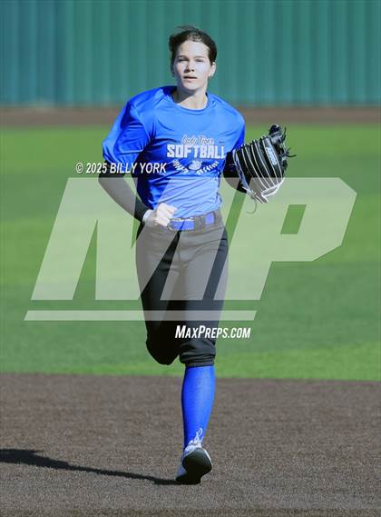 Thumbnail 3 in Grand Saline vs Wills Point photogallery.