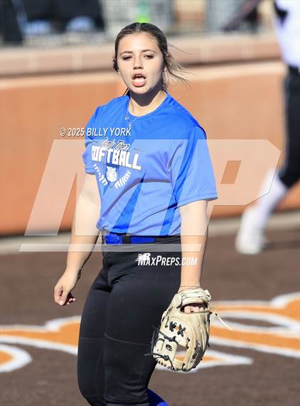 Thumbnail 1 in Grand Saline vs Wills Point photogallery.