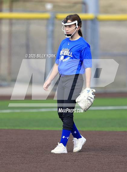 Thumbnail 1 in Grand Saline vs Wills Point photogallery.