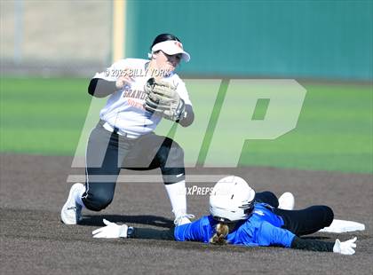 Thumbnail 1 in Grand Saline vs Wills Point photogallery.