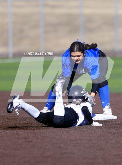 Thumbnail 1 in Grand Saline vs Wills Point photogallery.
