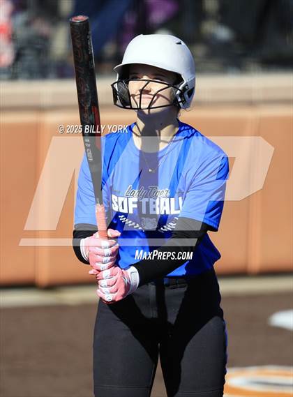 Thumbnail 1 in Grand Saline vs Wills Point photogallery.