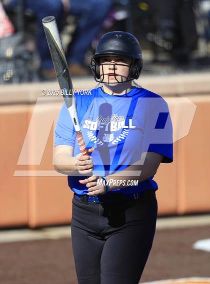 Thumbnail 3 in Grand Saline vs Wills Point photogallery.