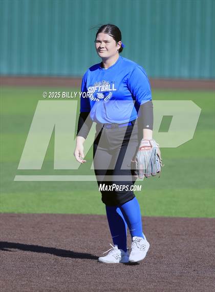 Thumbnail 1 in Grand Saline vs Wills Point photogallery.