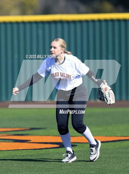 Thumbnail 1 in Grand Saline vs Wills Point photogallery.