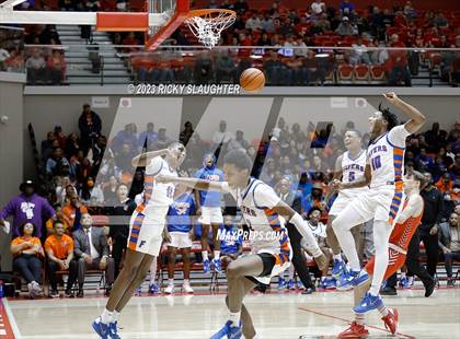 Thumbnail 3 in East St. Louis @ Centralia (IHSA Class 3A Sectional Semifinal) photogallery.