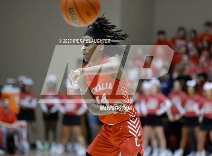 Thumbnail 3 in East St. Louis @ Centralia (IHSA Class 3A Sectional Semifinal) photogallery.
