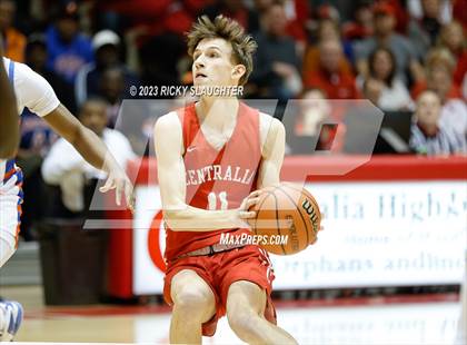 Thumbnail 2 in East St. Louis @ Centralia (IHSA Class 3A Sectional Semifinal) photogallery.