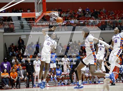 Thumbnail 2 in East St. Louis @ Centralia (IHSA Class 3A Sectional Semifinal) photogallery.
