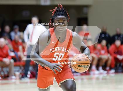 Thumbnail 3 in East St. Louis @ Centralia (IHSA Class 3A Sectional Semifinal) photogallery.