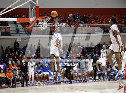 Thumbnail 2 in East St. Louis @ Centralia (IHSA Class 3A Sectional Semifinal) photogallery.