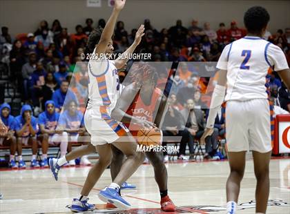 Thumbnail 2 in East St. Louis @ Centralia (IHSA Class 3A Sectional Semifinal) photogallery.