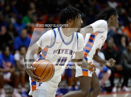 Thumbnail 3 in East St. Louis @ Centralia (IHSA Class 3A Sectional Semifinal) photogallery.