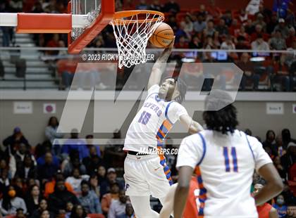 Thumbnail 2 in East St. Louis @ Centralia (IHSA Class 3A Sectional Semifinal) photogallery.