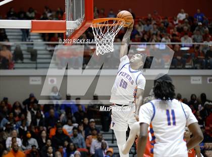 Thumbnail 3 in East St. Louis @ Centralia (IHSA Class 3A Sectional Semifinal) photogallery.