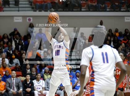 Thumbnail 2 in East St. Louis @ Centralia (IHSA Class 3A Sectional Semifinal) photogallery.