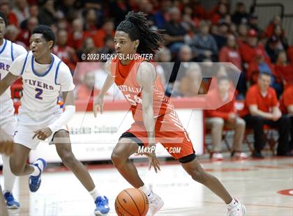 Thumbnail 3 in East St. Louis @ Centralia (IHSA Class 3A Sectional Semifinal) photogallery.