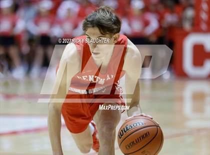 Thumbnail 3 in East St. Louis @ Centralia (IHSA Class 3A Sectional Semifinal) photogallery.