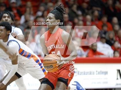 Thumbnail 3 in East St. Louis @ Centralia (IHSA Class 3A Sectional Semifinal) photogallery.