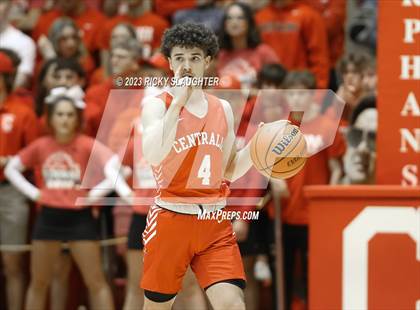 Thumbnail 2 in East St. Louis @ Centralia (IHSA Class 3A Sectional Semifinal) photogallery.