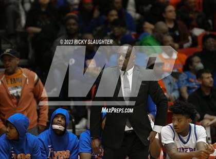 Thumbnail 3 in East St. Louis @ Centralia (IHSA Class 3A Sectional Semifinal) photogallery.