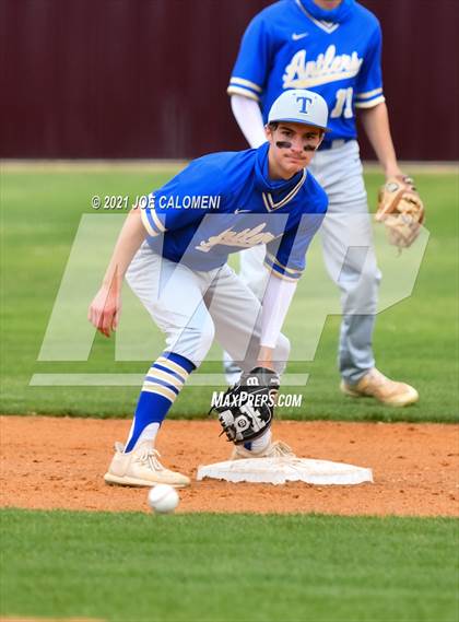 Thumbnail 3 in Davenport vs Tivy (Comal Clash Tournament) photogallery.